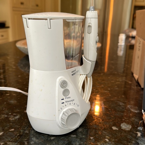 Waterpic flosser WP-660C - Picture 2 of 3